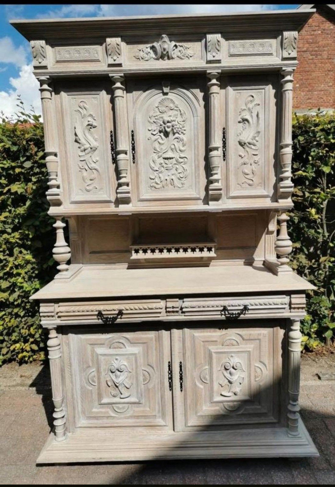 Antiek dressoir/buffetkast met houtsnijwerk, Ophalen