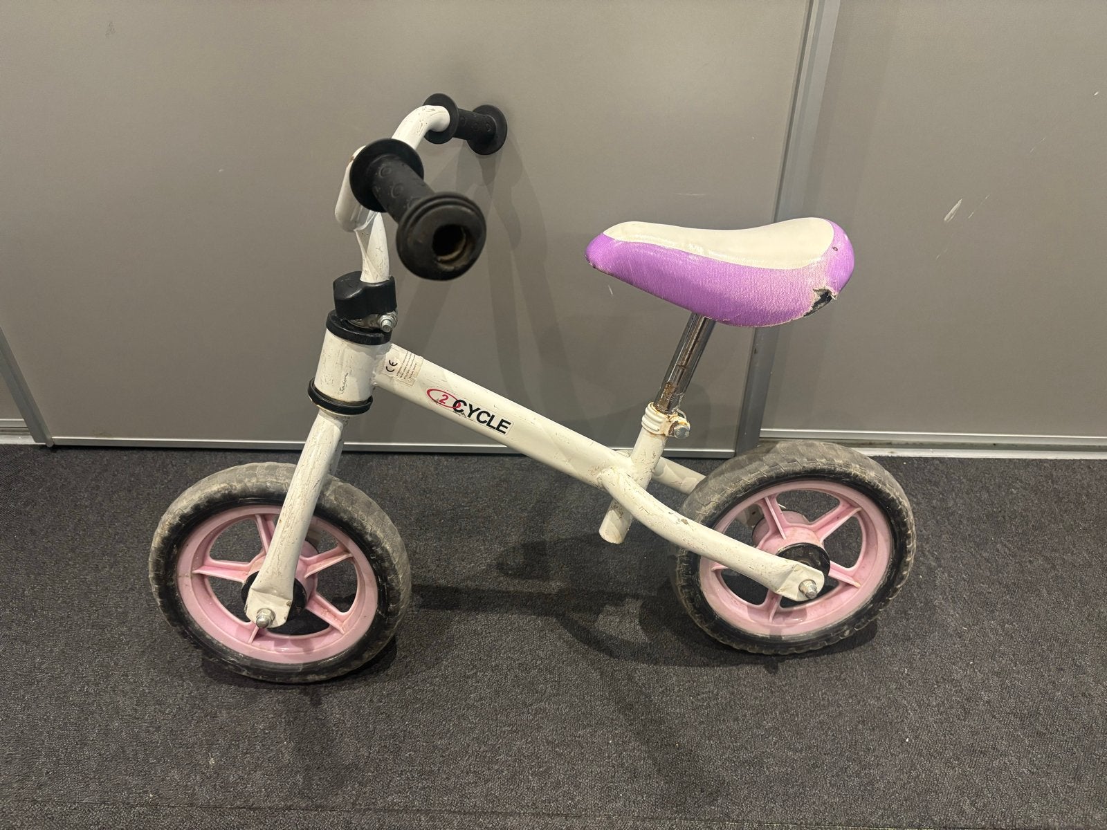 2Cycle loopfiets wit/roze - Gebruikt, Fietsen en Brommers, Ophalen, Gebruikt, Minder dan 16 inch