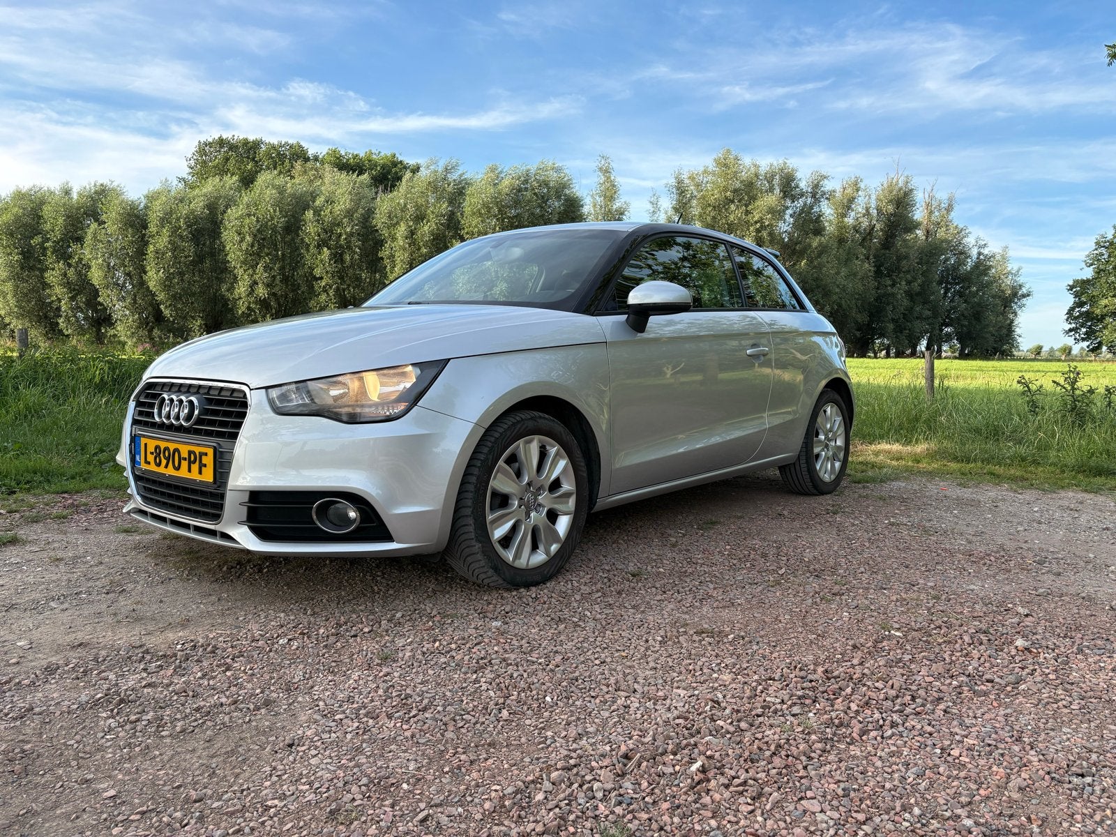 Audi A1 1.2 Tfsi 63KW 2011 Zilver Grijs, Auto's, Audi, Voorwielaandrijving, 4 cilinders, 4 stoelen, Handgeschakeld