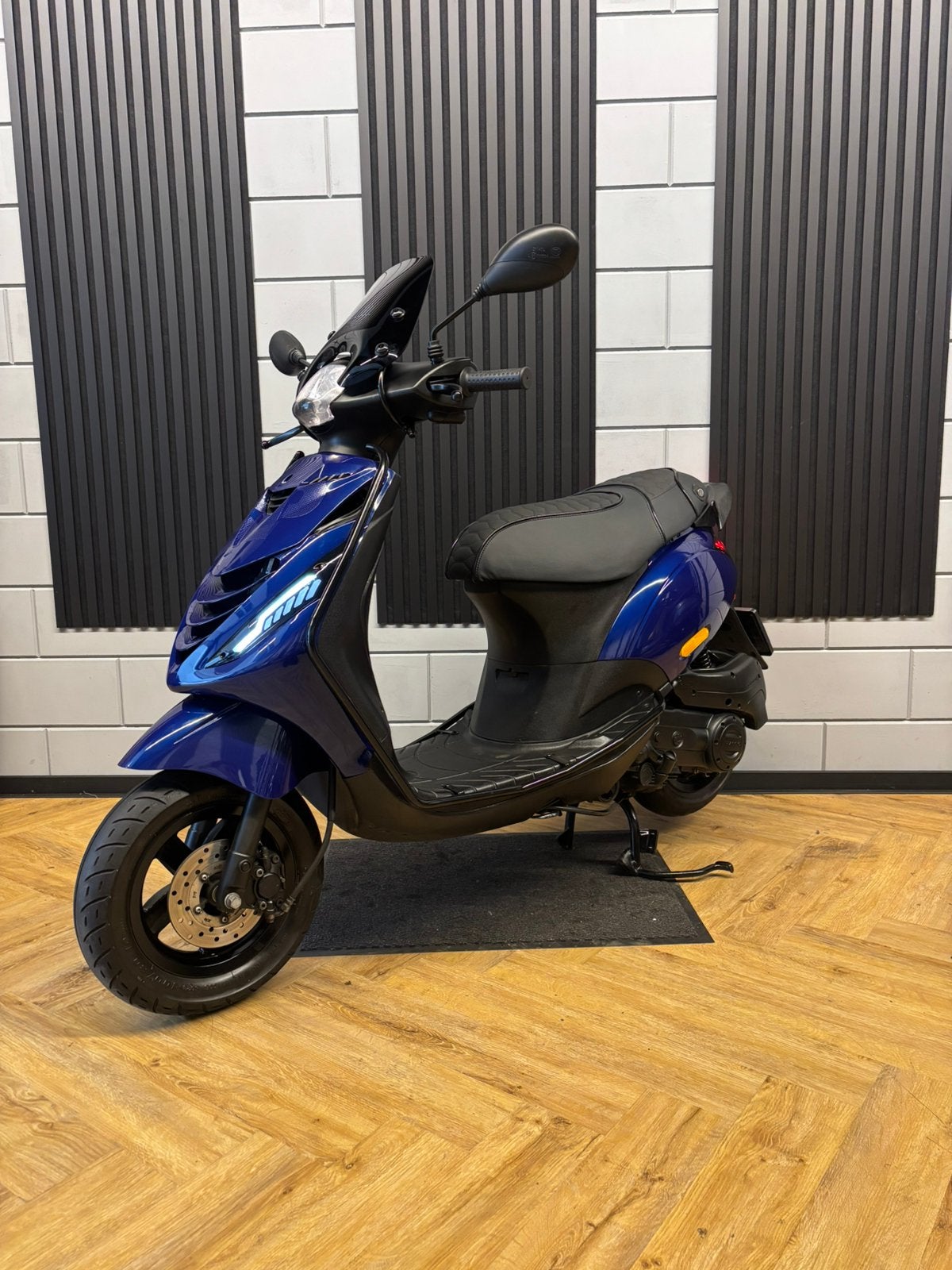 PIAGGIO ZIP 4T 3V BROM 2024 FULL OPTION BMW BLAUW, Maximaal 45 km/u, Zip, Ophalen of Verzenden, Zo goed als nieuw