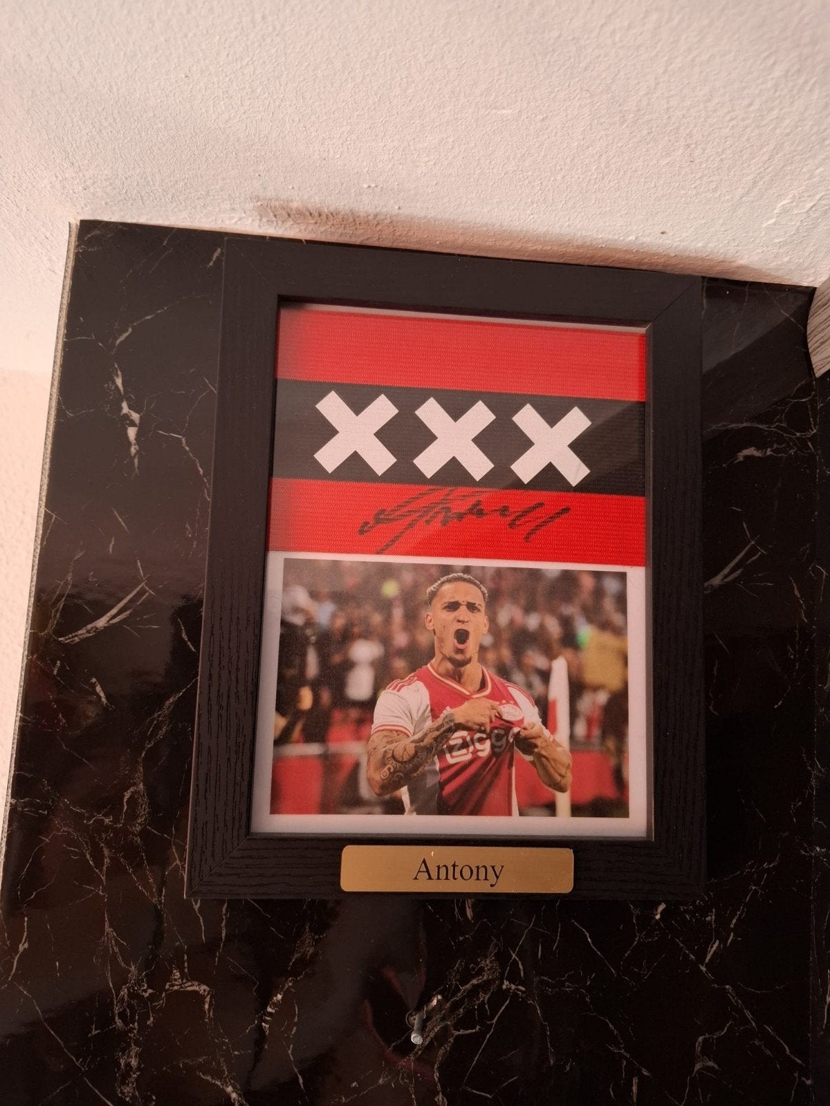 Gesigneerde Ajax aanvoerdersband door Antony met COA, Ophalen of Verzenden
