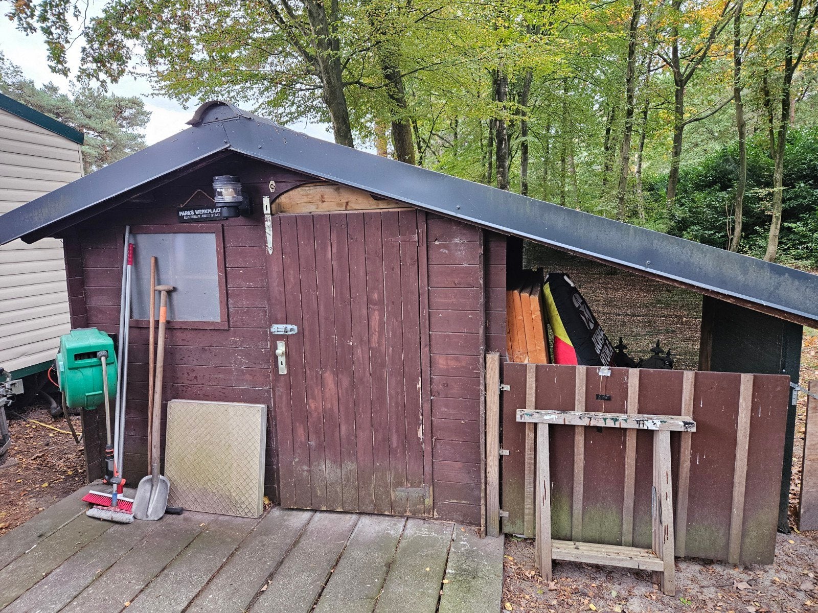 Houten Tuinhuis/Schuur met Overkapping - Gebruikt, Ophalen, Tuinhuis, 250 tot 500 cm, 1 raam