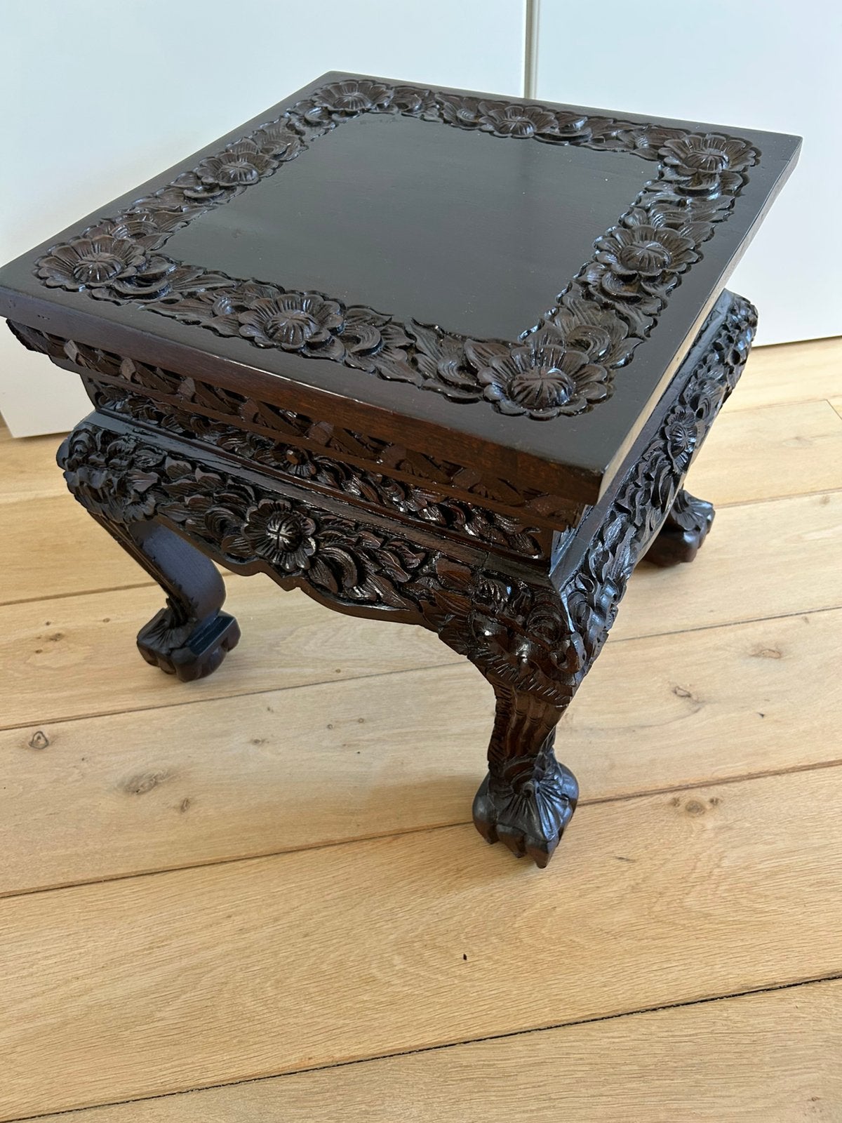 Chinese bijzettafel gedecoreerd met traditionele motieven, Ophalen