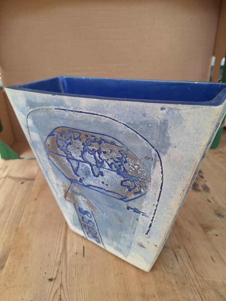 Unieke handgemaakte keramische vaas met wereldkaart, Ophalen of Verzenden, Nieuw, Aardewerk of Porselein, Minder dan 50 cm