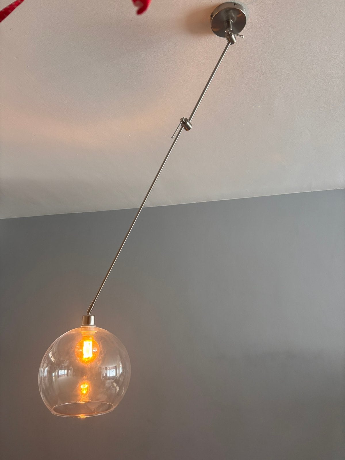 Verstelbare hanglamp met knikarm en glazen bol, Ophalen, Gebruikt, Glas, E27 (groot)