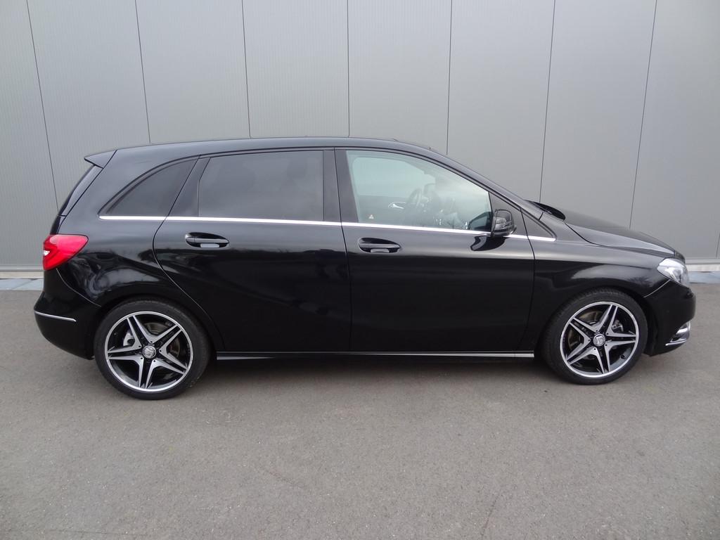 Mercedes-Benz B-Klasse 250 Prestige | PANO | TREKHAAK | NAVI, Gebruikt, Euro 6, 4 cilinders, Zwart
