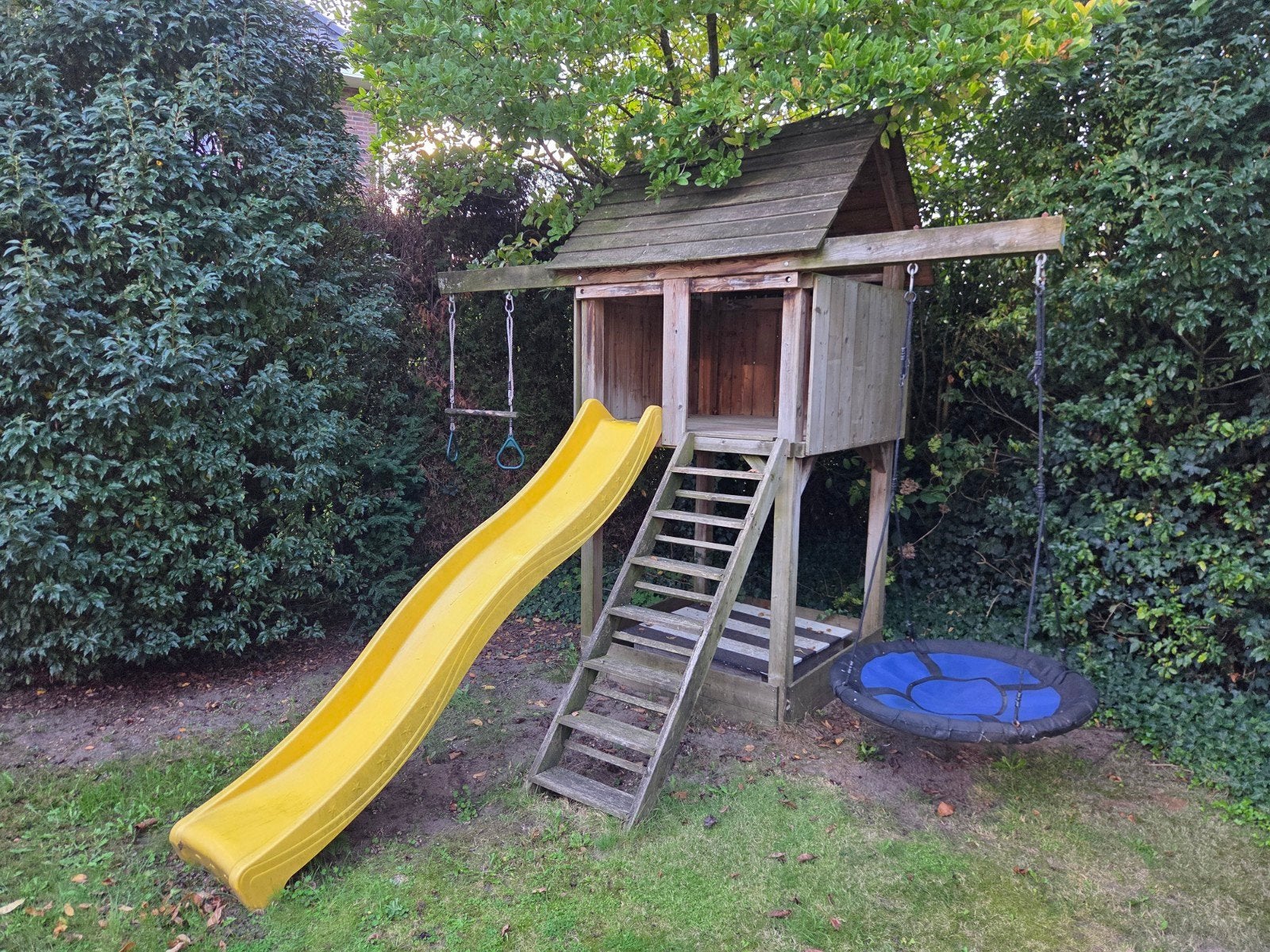 Speelhuisje met Glijbaan, Schommel, Ringen en Schommelnestje, Ophalen, Gebruikt, Glijbaan