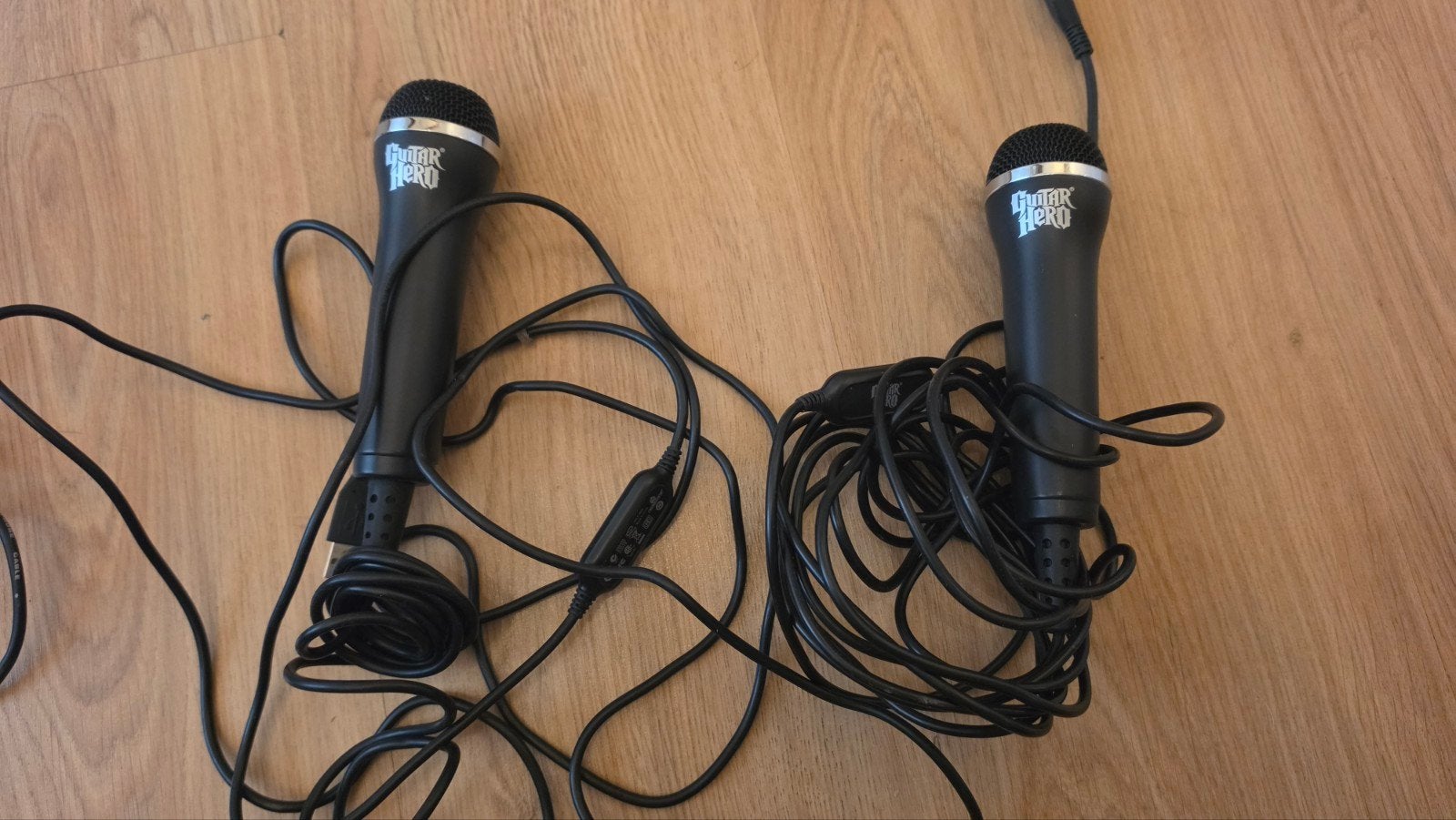 2x Guitar Hero microfoons, Muziek, 1 speler, Ophalen of Verzenden, Zo goed als nieuw