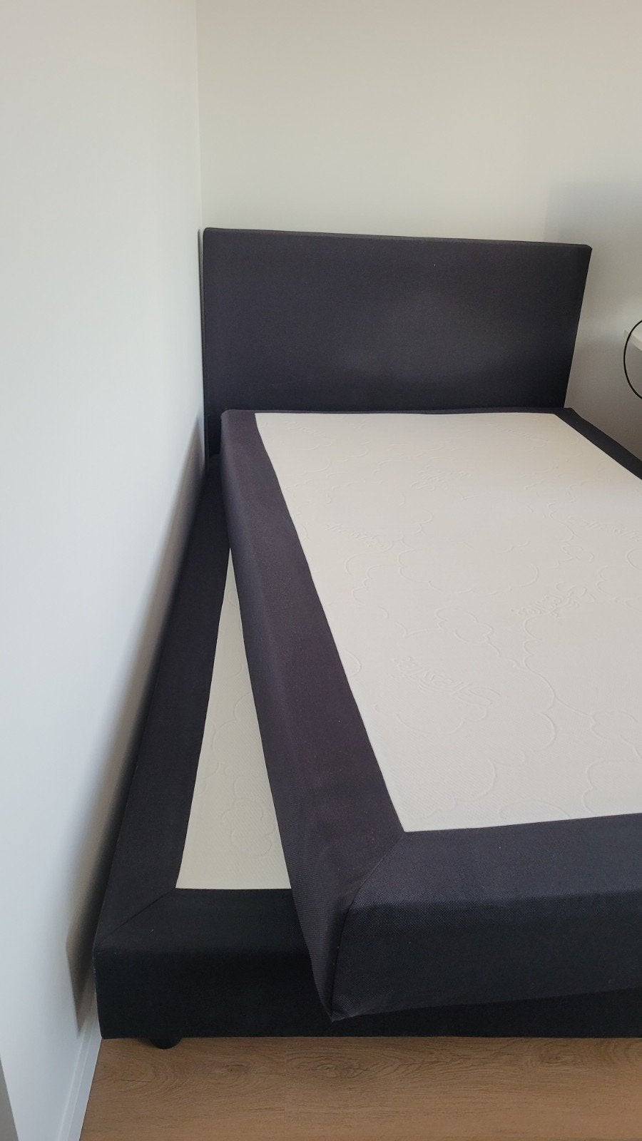 Scandic boxspring inclusief matras Twijfelaar 120x200, Gebruikt, Zwart, Ophalen of Verzenden, Twijfelaar