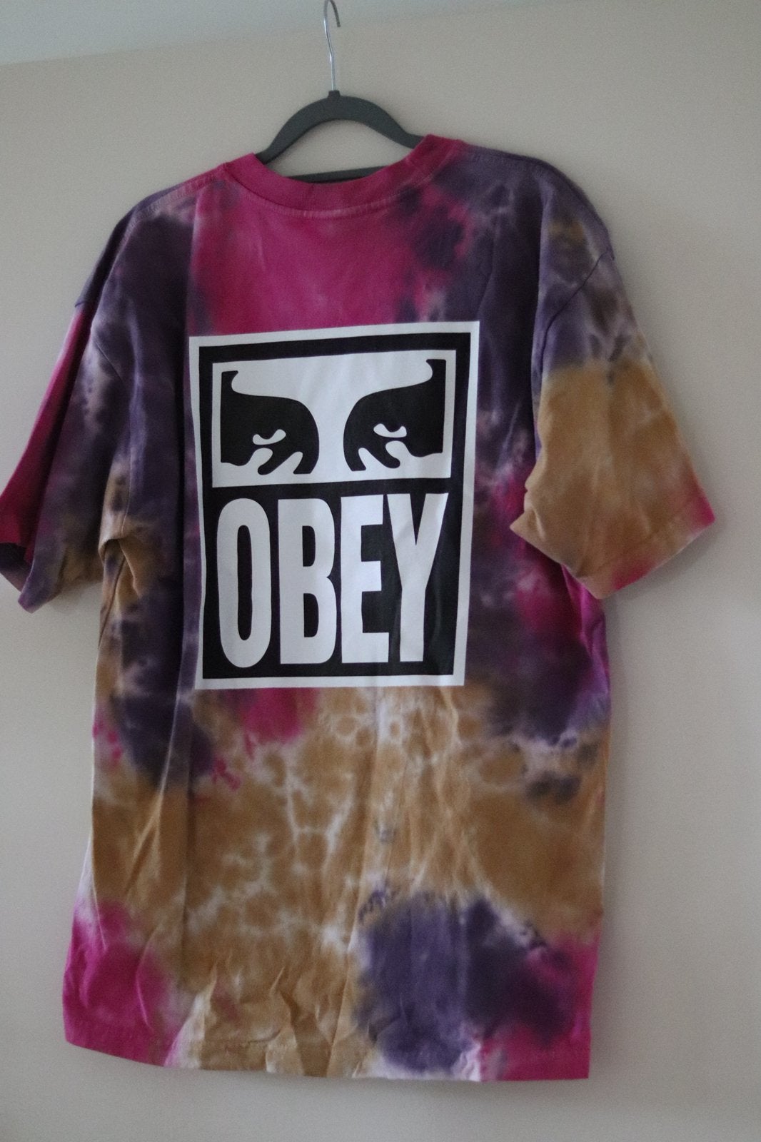Obey tie dye Tshirt maat M gekleurd heren shirt zomer, Kleding | Heren, T-shirts, Zo goed als nieuw, Maat 48/50 (M), Meerkleurig