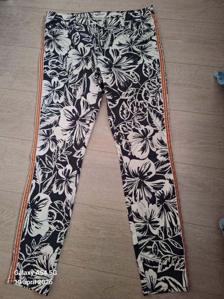 Jeans, Wit, Maat 42/44 (L), Ophalen of Verzenden, Zo goed als nieuw