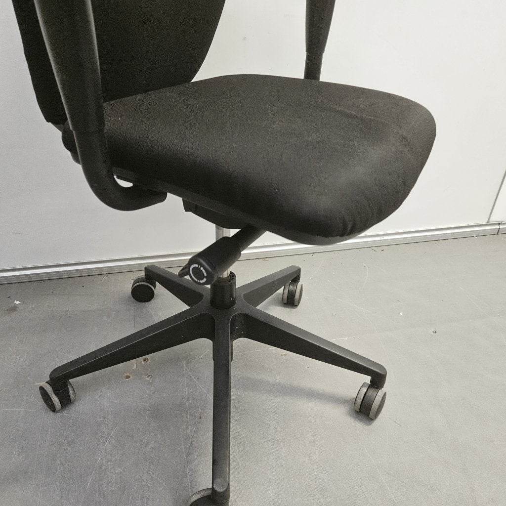 Foto 10 van Lensvelt bureaustoel - zwarte stof