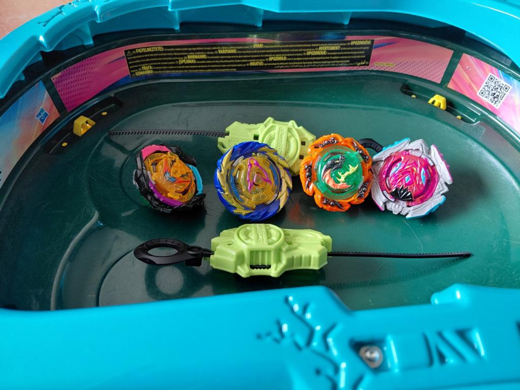 Beyblade Stadion met Licht en Beyblades, Ophalen, Gebruikt, Jongen of Meisje