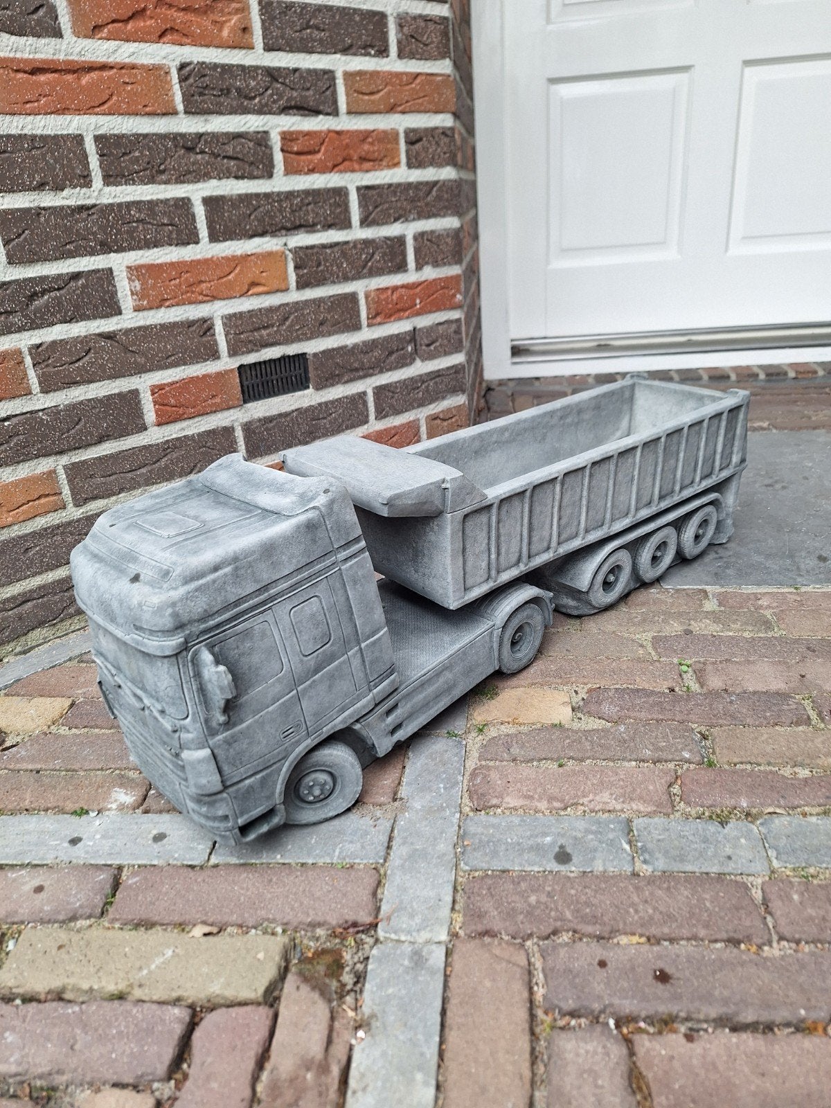 Betonnen Daf vrachtwagen met oplegger - 80 cm nieuw, Ophalen, Nieuw, Beton, Overige typen