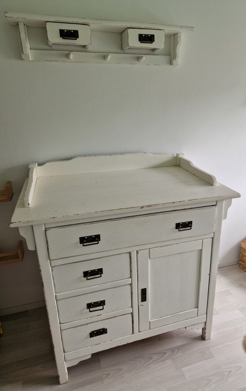 Mooie brocante babykamer (commode, ledikant, kast en wandpl), Ophalen, Gebruikt, Jongetje of Meisje