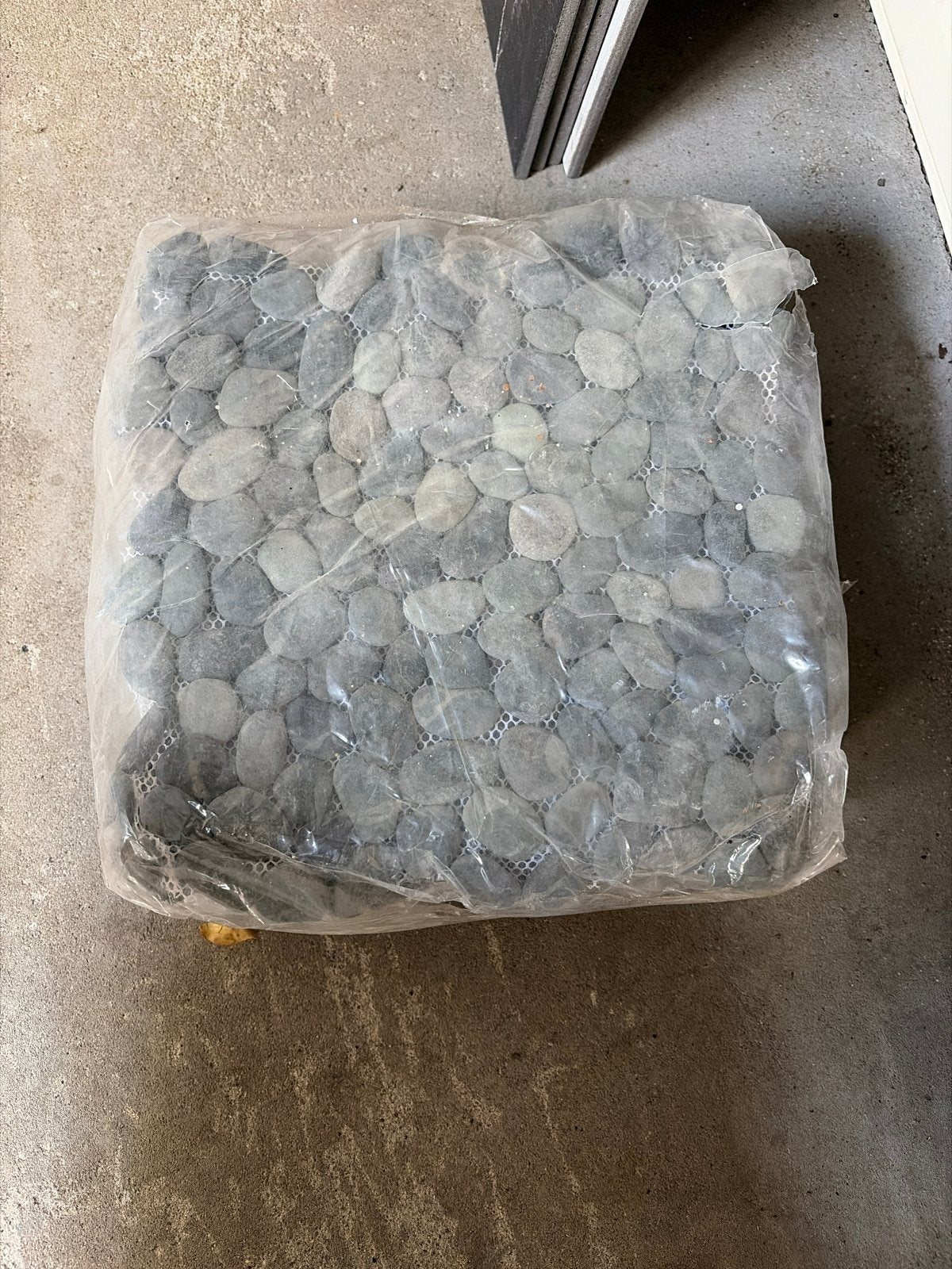 Decoratieve grijze kiezelstenen op mat, Tuin en Terras, Ophalen, Overige materialen, Nieuw, Kei