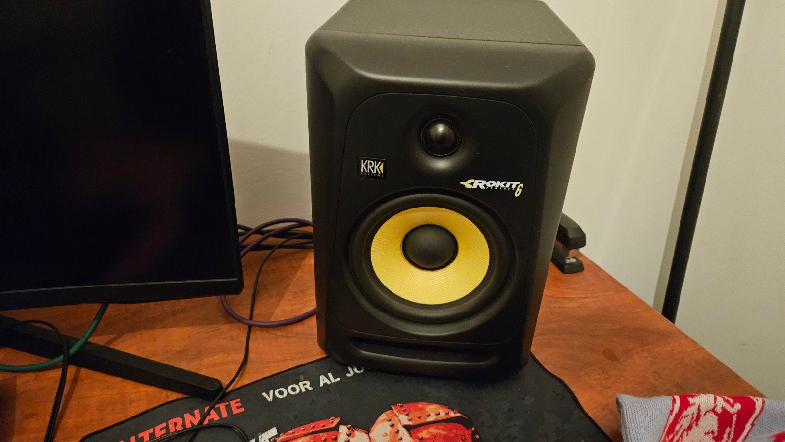 KRK Rokit 6 G3 Studiomonitoren met Behringer Monitor1, Studiomonitor, Inclusief kabels, Ophalen of Verzenden, Zo goed als nieuw