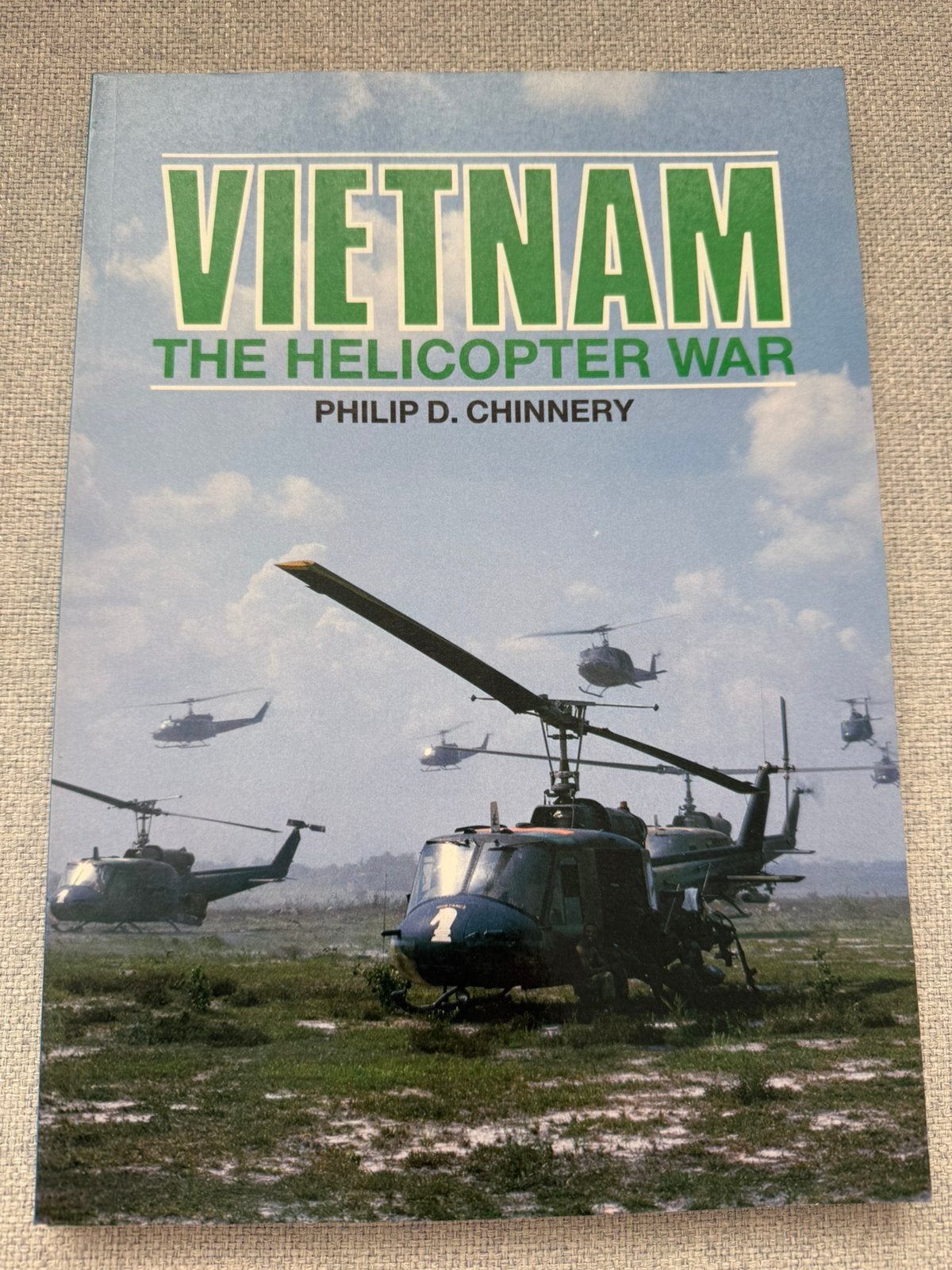 Vietnam The Helicopter War - Huey Chinook Cobra Sea Stallion, Ophalen of Verzenden, Zo goed als nieuw, 1945 tot heden, Luchtmacht