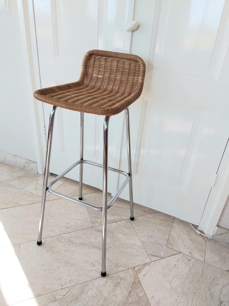 Vintage rattan kruk Dirk van Sliedregt Rohé barkruk jaren 60, Ophalen, Gebruikt, Met voetsteun, 60 tot 90 cm