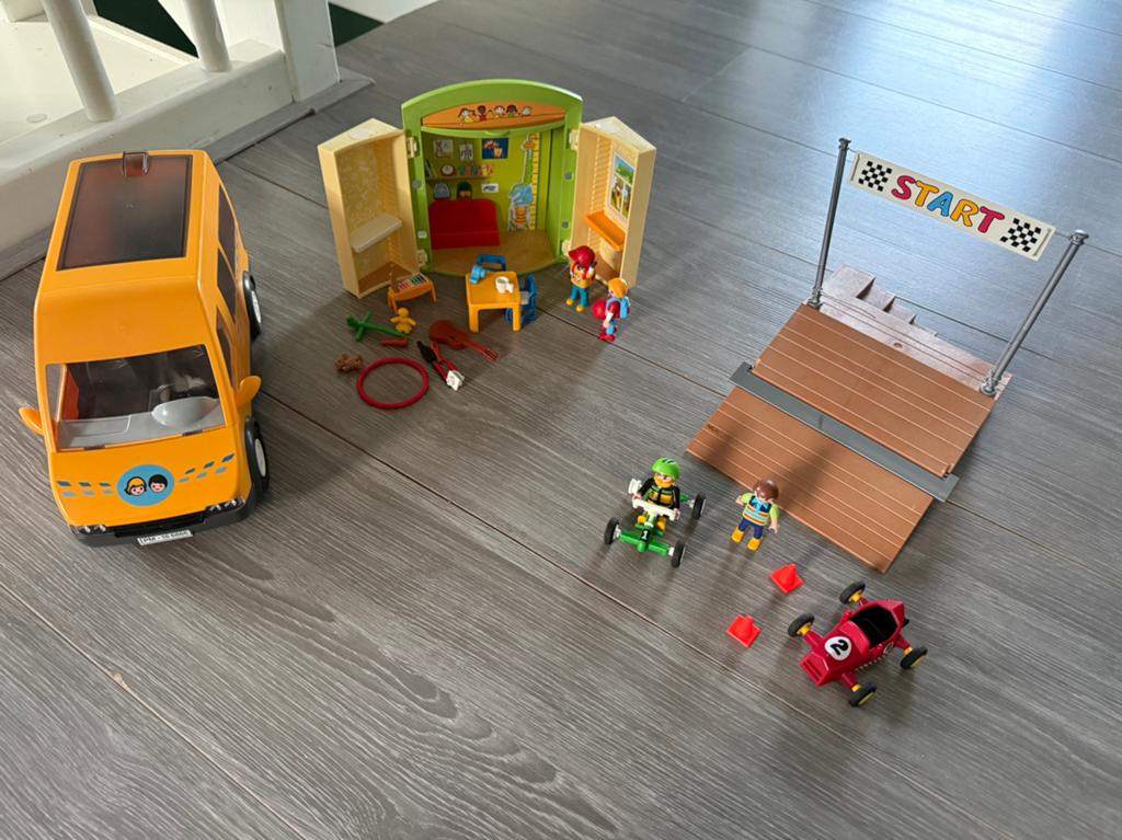 Playmobil schoolbus, schooltje en racebaan, Ophalen of Verzenden, Zo goed als nieuw