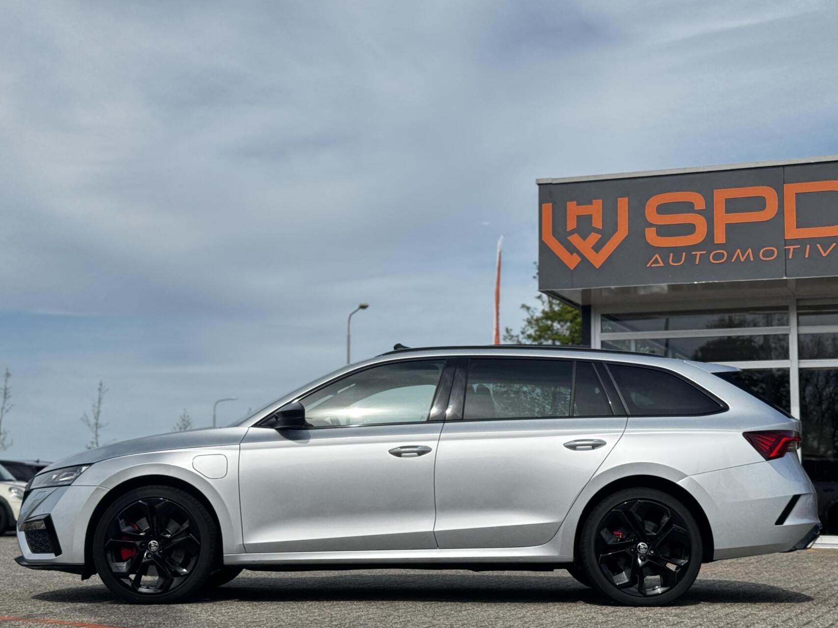 Skoda Octavia 1.4TSI RS iV PHEV |Pano|245pk|HUD|Alcan|Matrix, Stof, Gebruikt, 4 cilinders, Hybride Elektrisch/Benzine