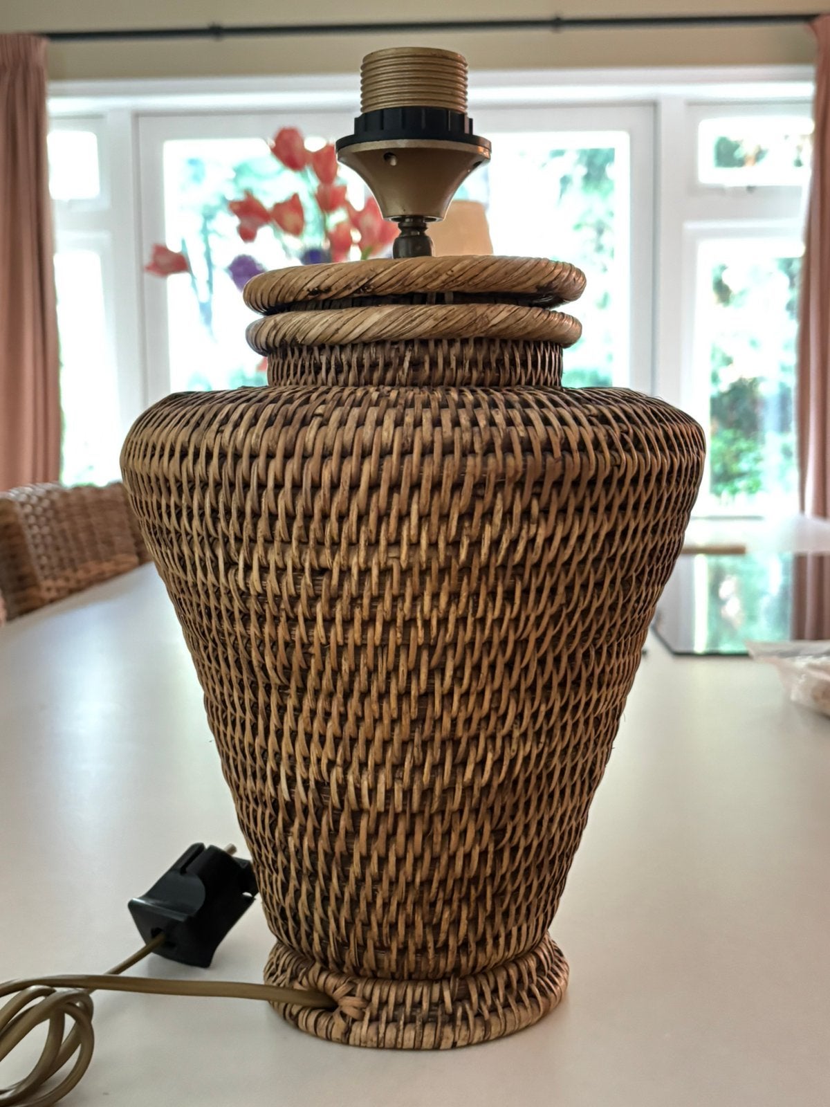 Birma rieten lamp, Ophalen