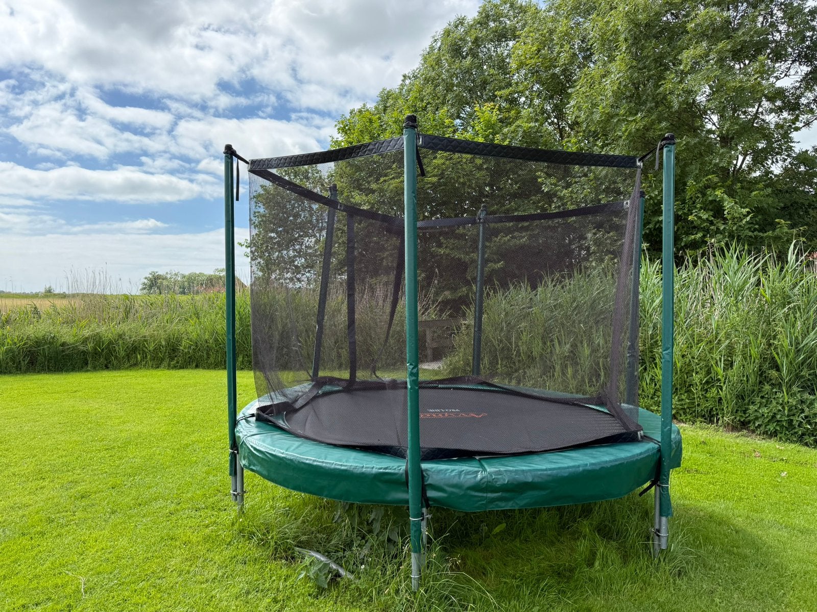 Avyna trampoline 305m, Ophalen, Gebruikt