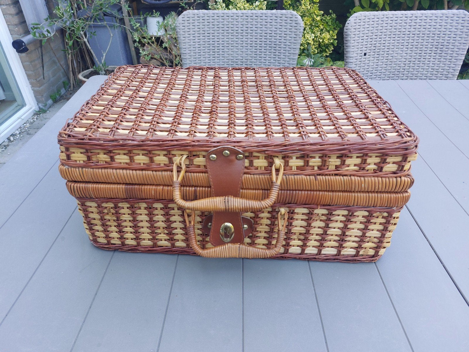 Vintage picknickmand met servies, Ophalen, Gebruikt