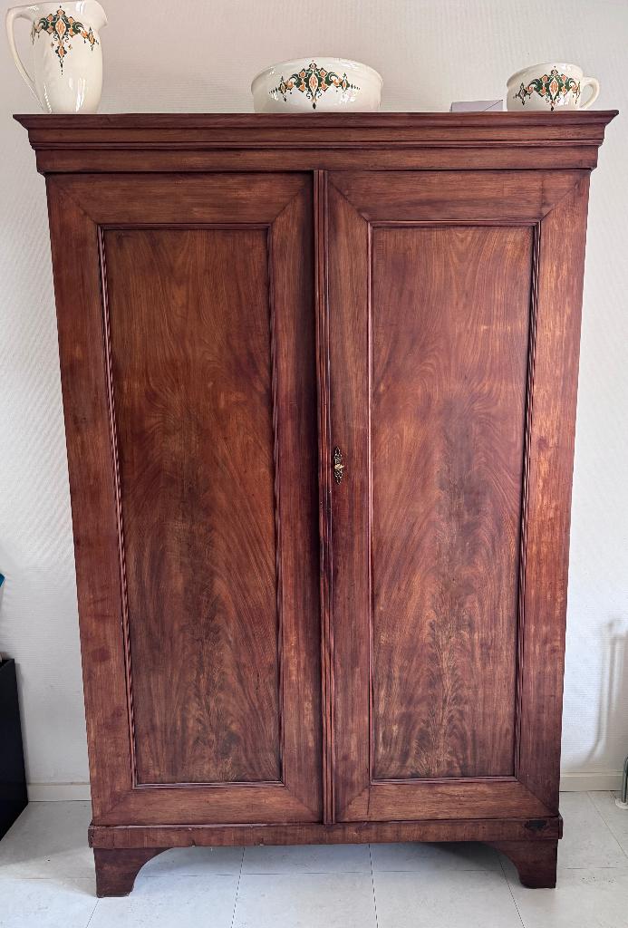 Antieke linnen kast min 100 jaar oud incl kapet, Antiek en Kunst, Antiek | Meubels | Kasten, Ophalen