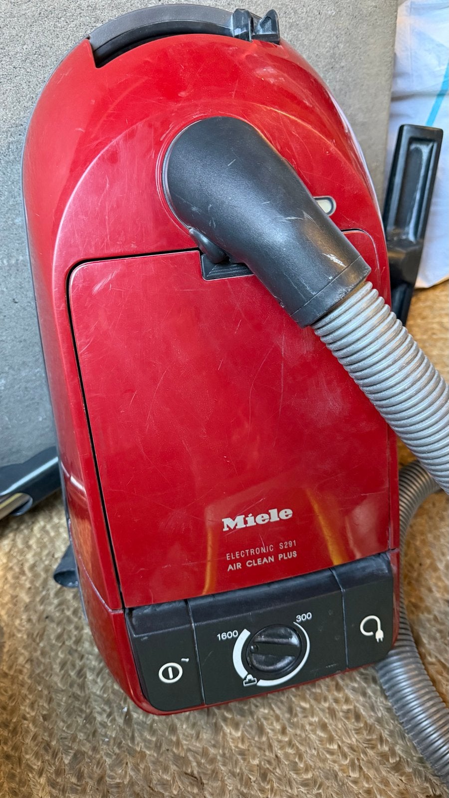 Miele stofzuiger (defect), 1600 tot 2000 watt, Miele, Niet werkend, Sledestofzuiger