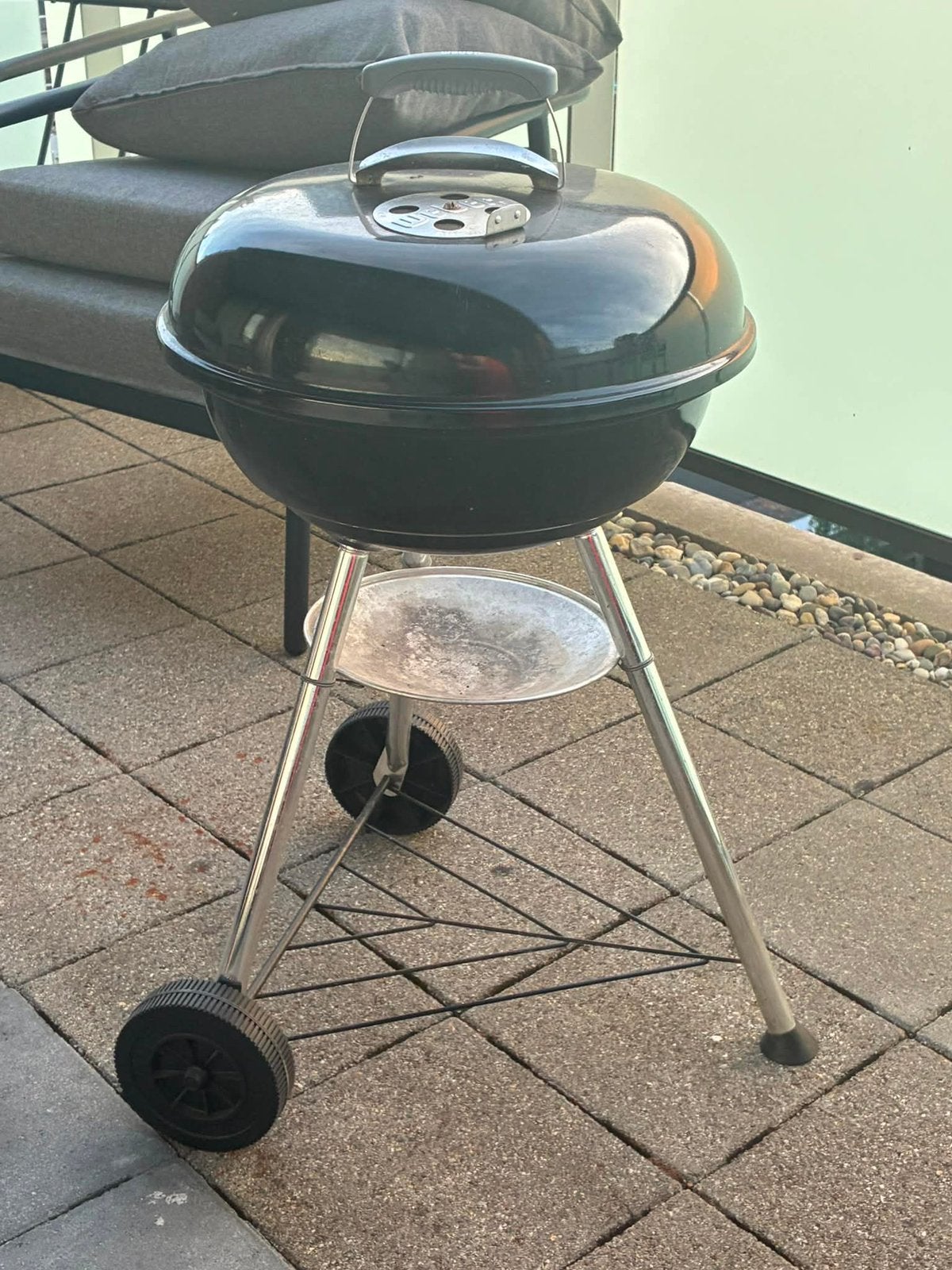 Weber Compact Kettle Houtskoolbarbecue Ø 47 CM, Ophalen, Zo goed als nieuw, Met accessoires