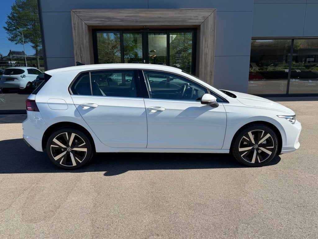 Volkswagen Golf 1.5 eHybrid 204pk Style | 360 Camera | Ergo, Auto's, Volkswagen, 12 maanden, Zwart, 4 cilinders, Alcantara