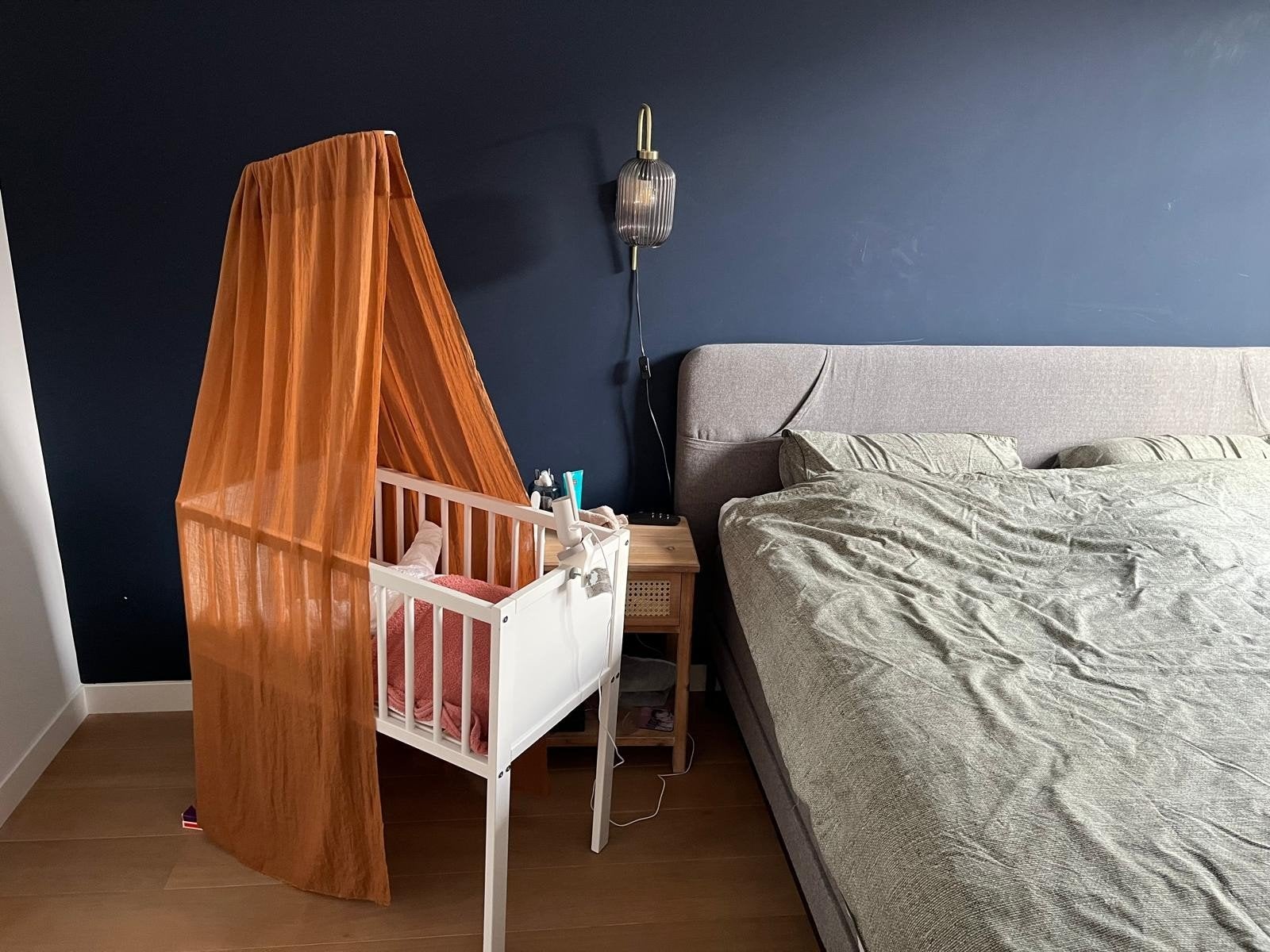 Witte Wieg / Cosleeper met Aerosleep Matras en Hoeslakens, Ophalen, Zo goed als nieuw, Wieg
