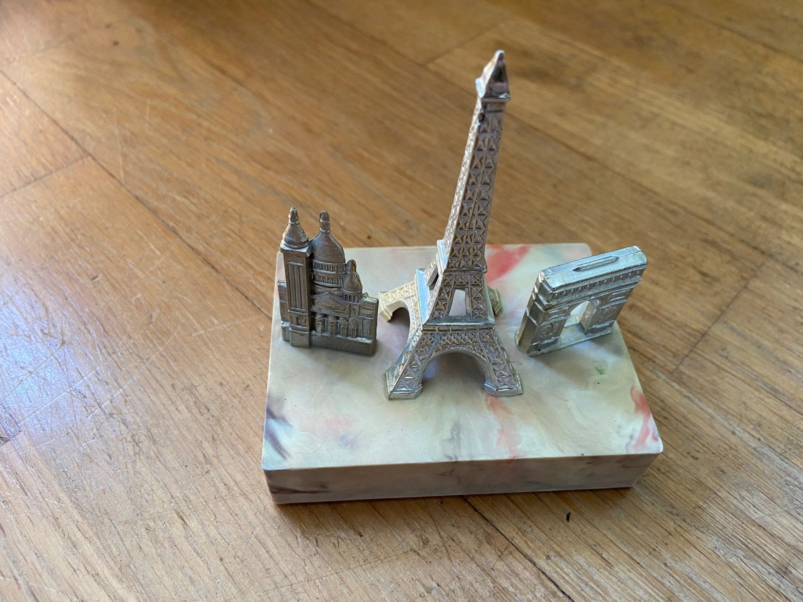 Parijs Souvenir Beeldjes Eiffeltoren Arc de Triomphe, Ophalen of Verzenden, Gebruikt