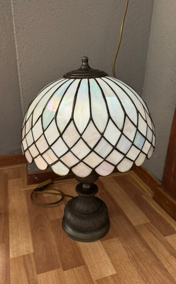 Tiffany TafelLamp Parelmoer Kleur Ruit Vorm, Overige materialen, Tiffany lamp, Vintage, Tiffany Style