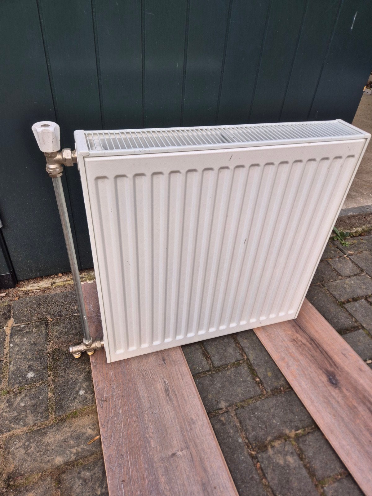 Nette radiator 60x10x60 cm met 2 convectorvinnen, Doe-het-zelf en Verbouw, Ophalen, 30 tot 80 cm, Gebruikt, Radiator