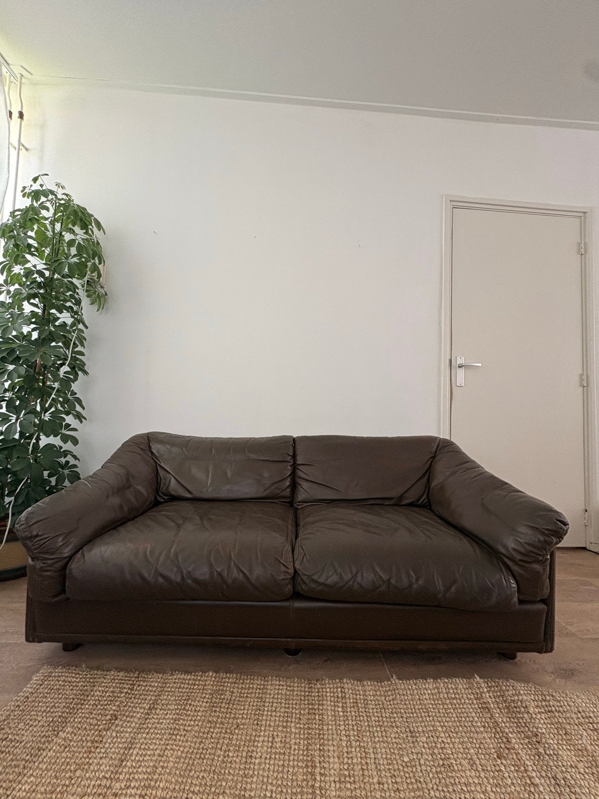 Comfortabele bruine leren banken leolux  - 2-zits, Huis en Inrichting, Ophalen, Gebruikt, 150 tot 200 cm, Tweepersoons