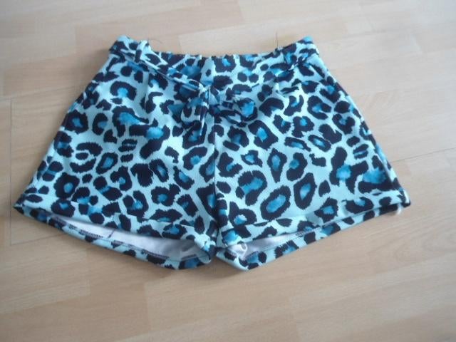 Opvallend leuke korte broek / short; maat S/M, Kleding | Dames, Broeken en Pantalons, Maat 38/40 (M), Kort, Blauw, Ophalen of Verzenden