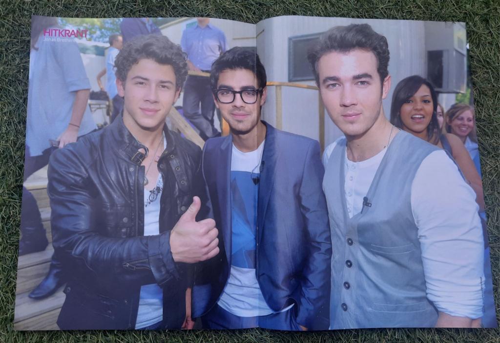 Poster 2x A4 Hitkrant 2010 Jonas Brothers / Tokio Hotel ea, Ophalen of Verzenden, Gebruikt, A1 t/m A3, Muziek