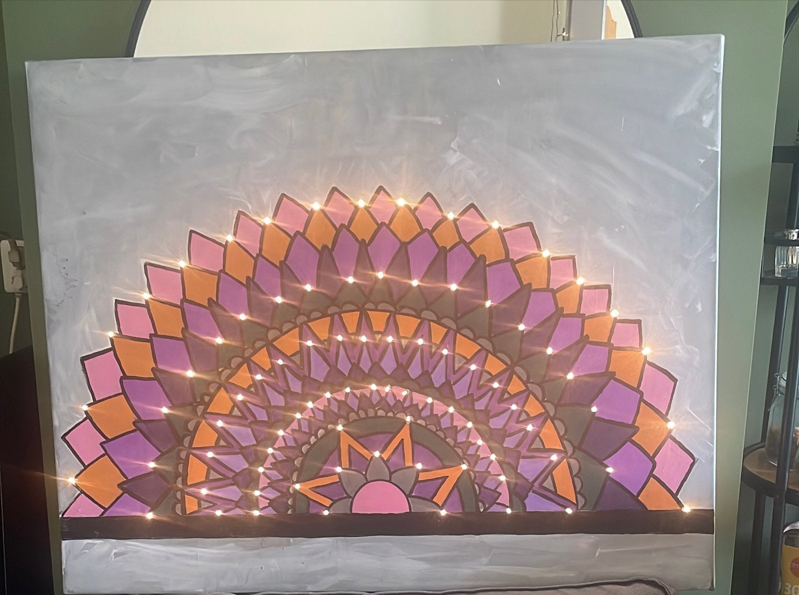 Schilderij 80x100 met Mandala en LED-verlichting, Ophalen of Verzenden, Handgeschilderd, Overige onderwerpen, Gemengde techniek