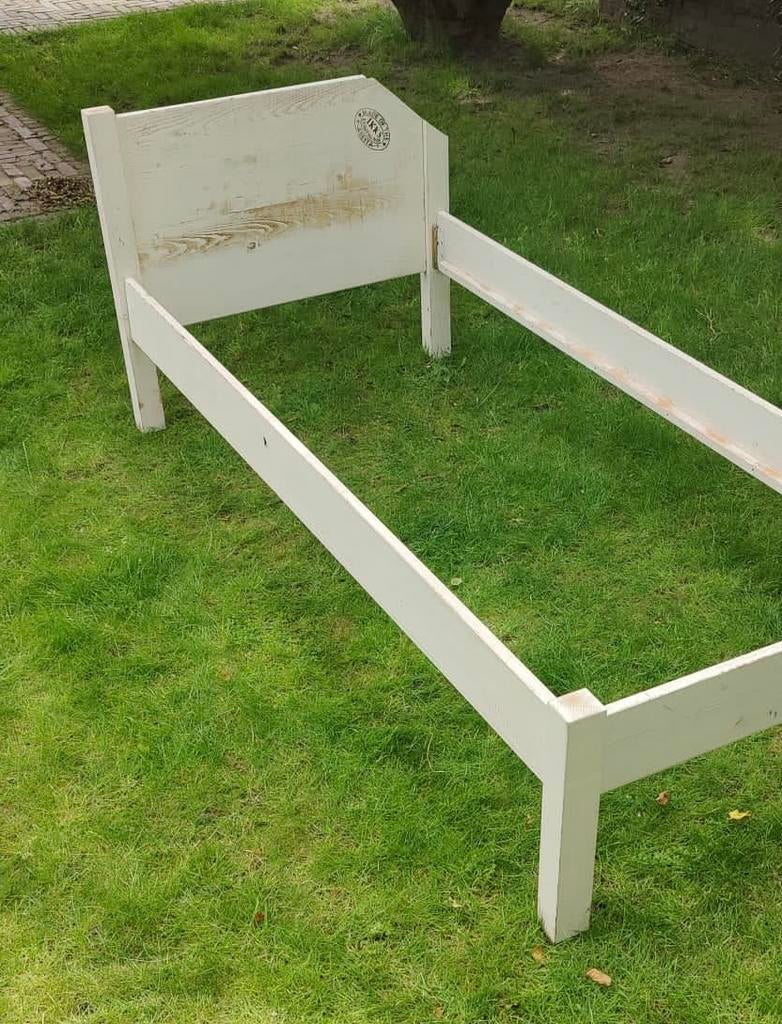 Stoer houten bed IKKS 90x200, Huis en Inrichting, Slaapkamer | Bedden, Gebruikt, Eenpersoons, 90 cm, 200 cm, Hout, Wit, Ophalen