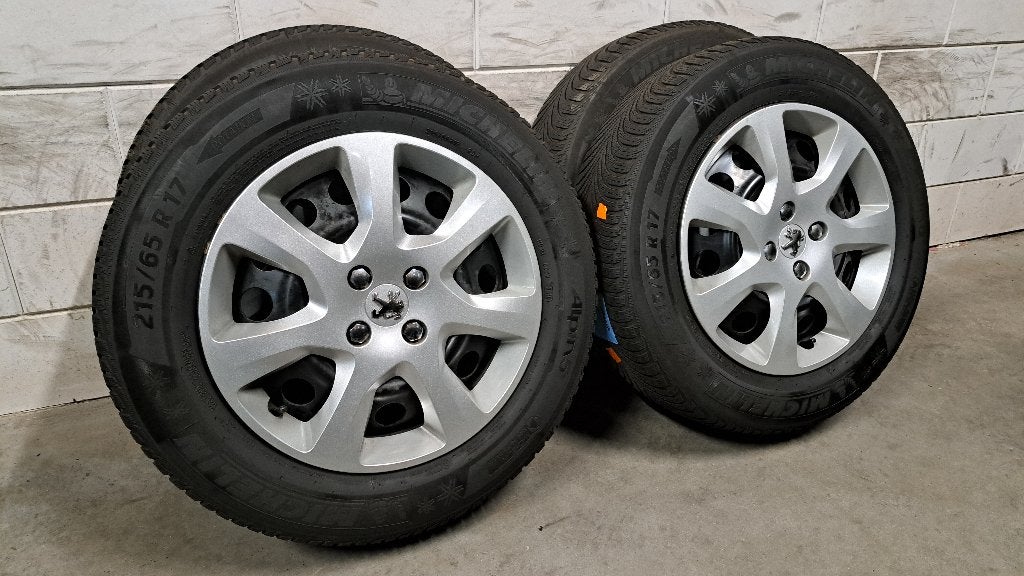 Winterbanden 3008 5008 Grandland C5 Aircross Jumpy 215/65/17, Banden en Velgen, 17 inch, Personenwagen, Gebruikt