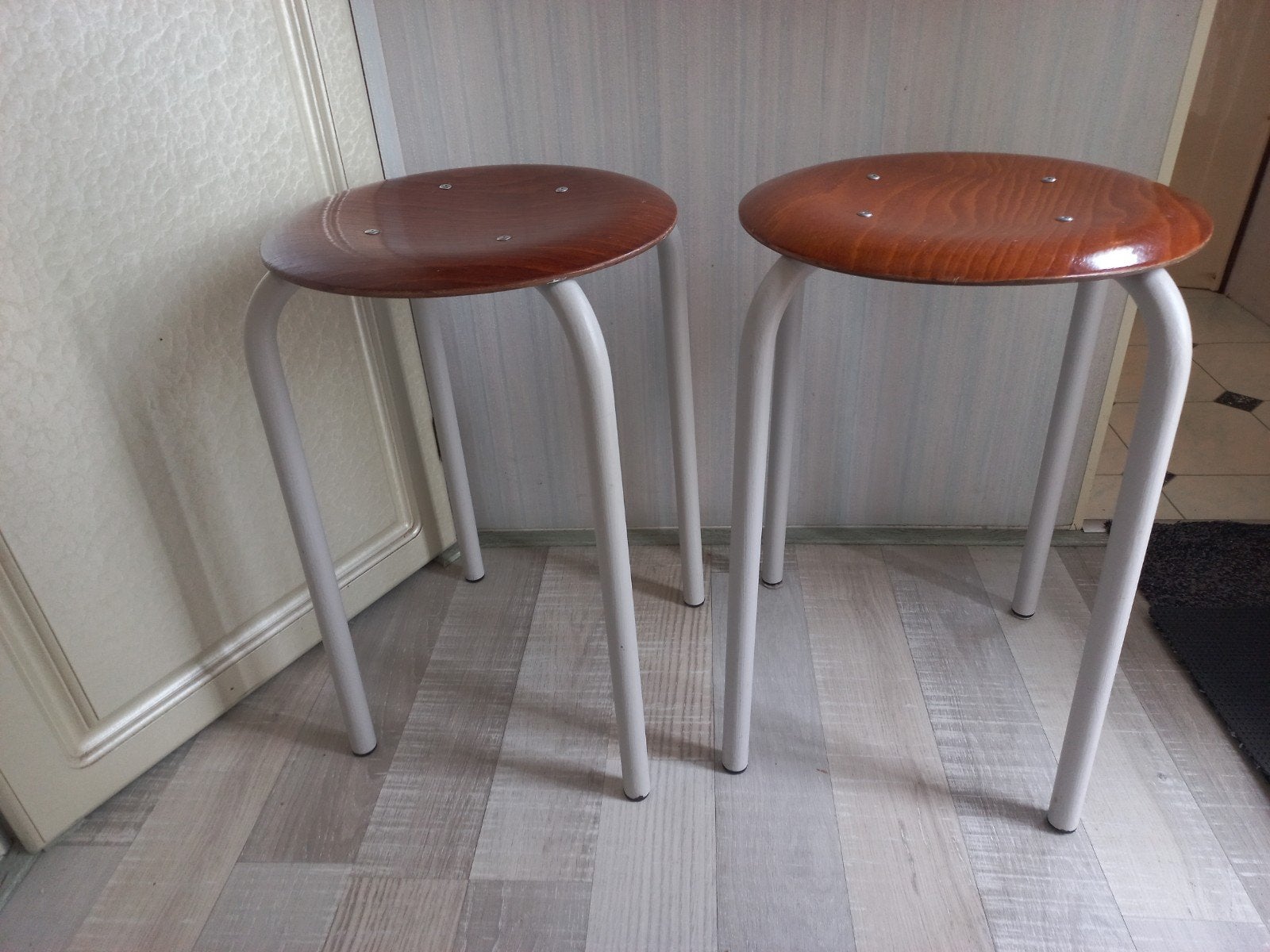 Set van 2 houten krukken met metalen onderstel, Ophalen, Gebruikt, Twee, Klassiek, Industrieel