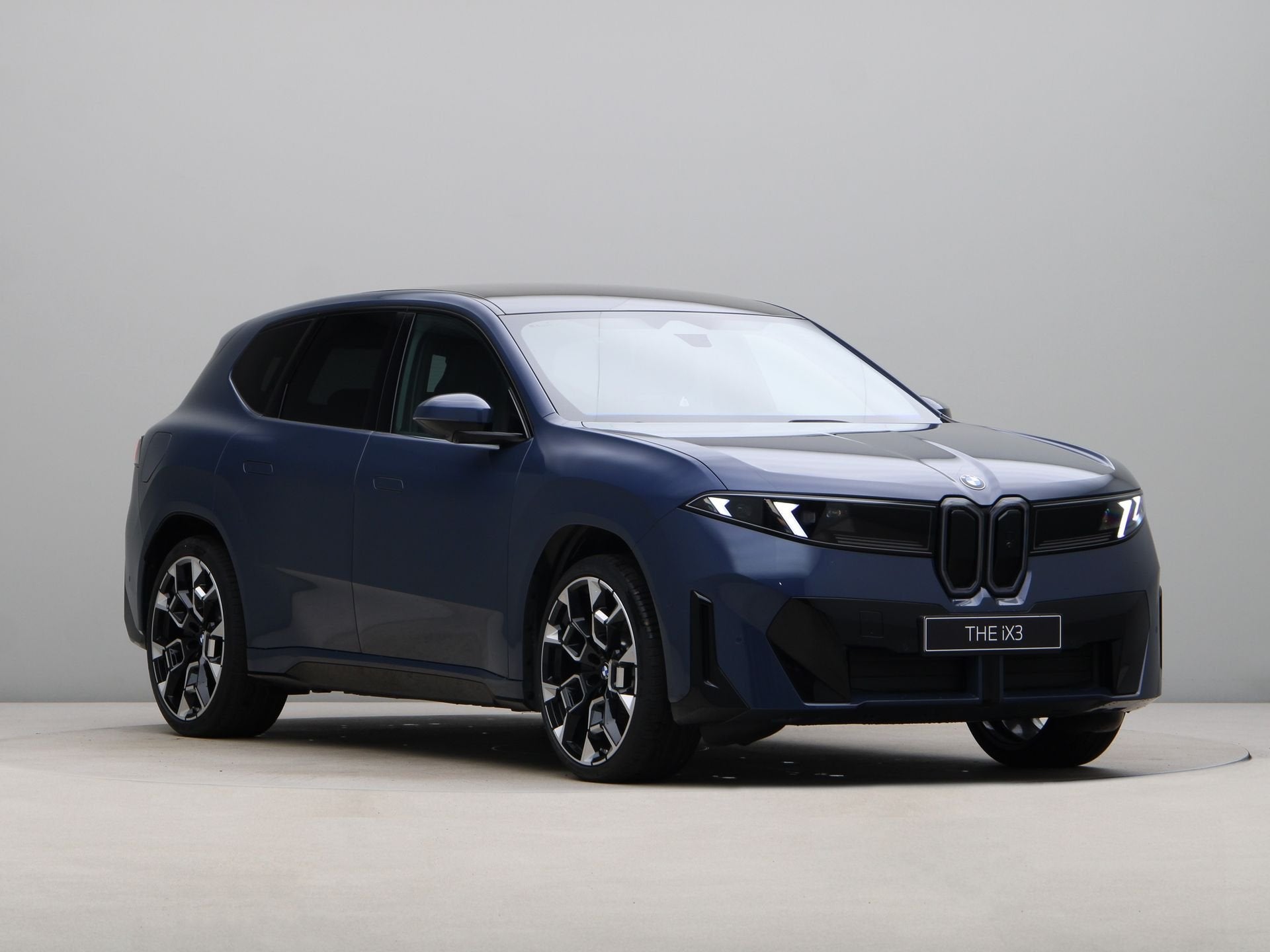 BMW iX3 50 xDrive 113 kWh M sportpakket (bj 2026, automaat), Auto's, Automaat, Stof, Blauw, Origineel Nederlands