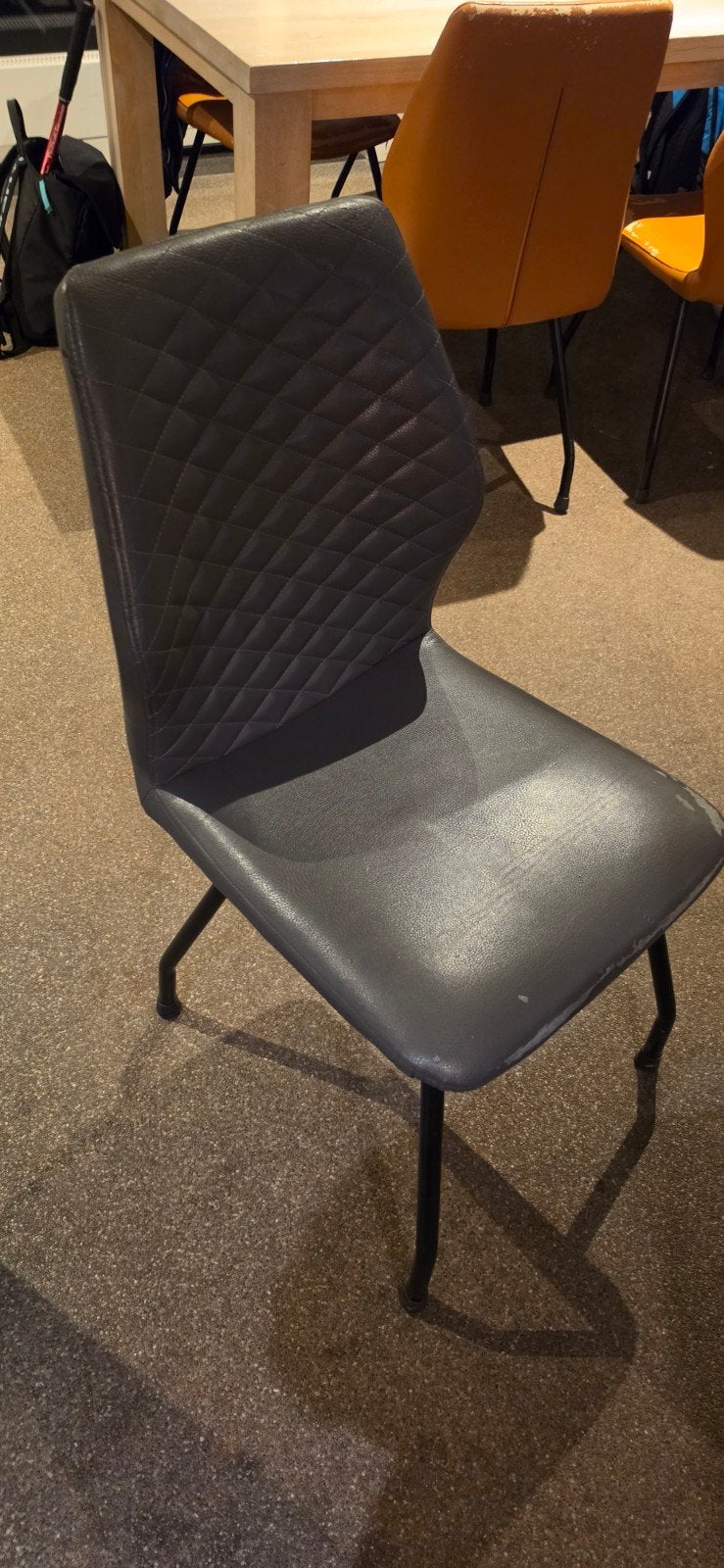 Gebruikte eetkamerstoelen in diverse kleuren +/- 40 stuks, Ophalen, Gebruikt, Modern, Eenvoudig, Vijf, Zes of meer stoelen