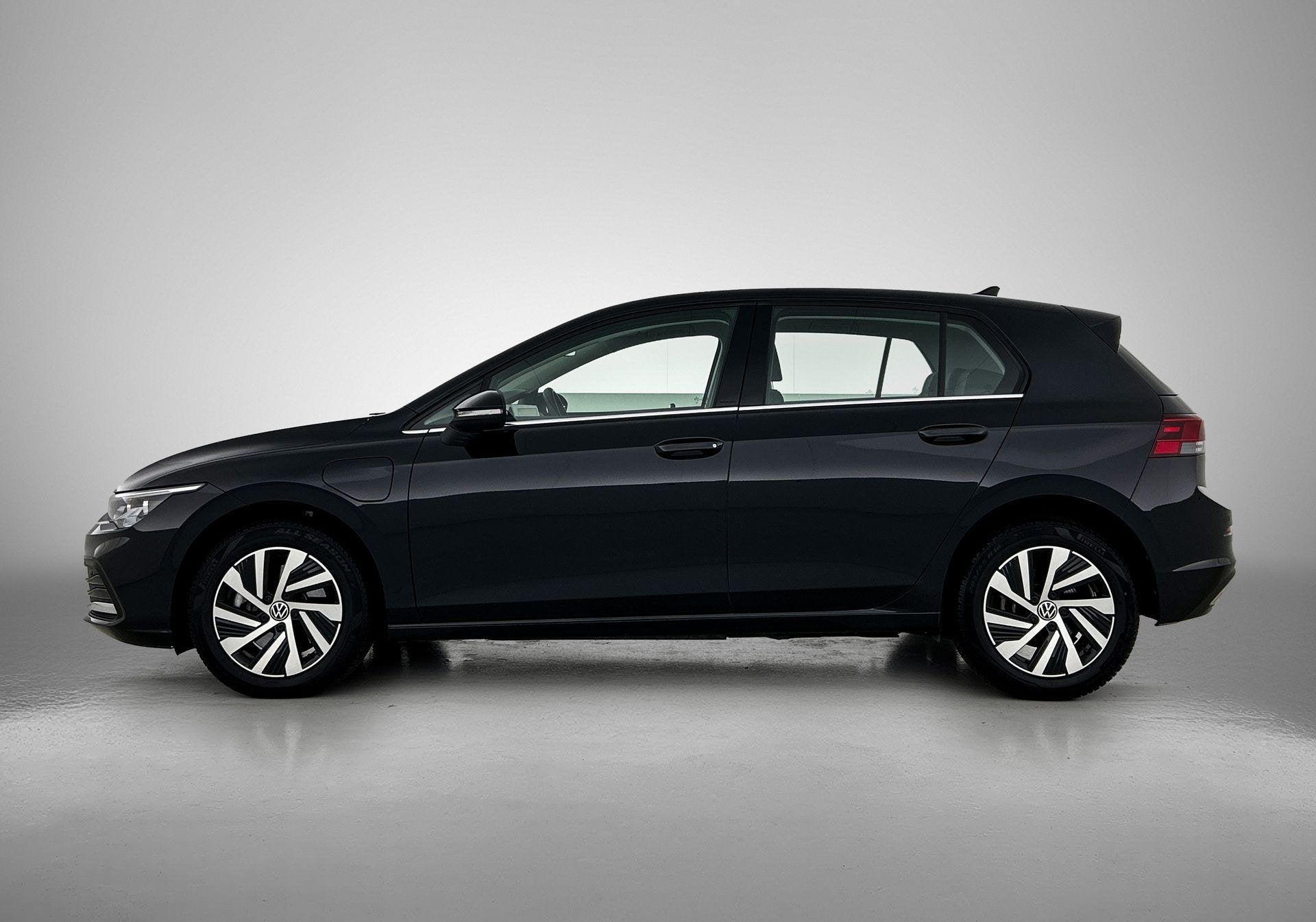 Volkswagen Golf 1.4 eHybrid Style | Lage KM Stand! | Navigat, 12 maanden, Gebruikt, 4 cilinders, Zwart