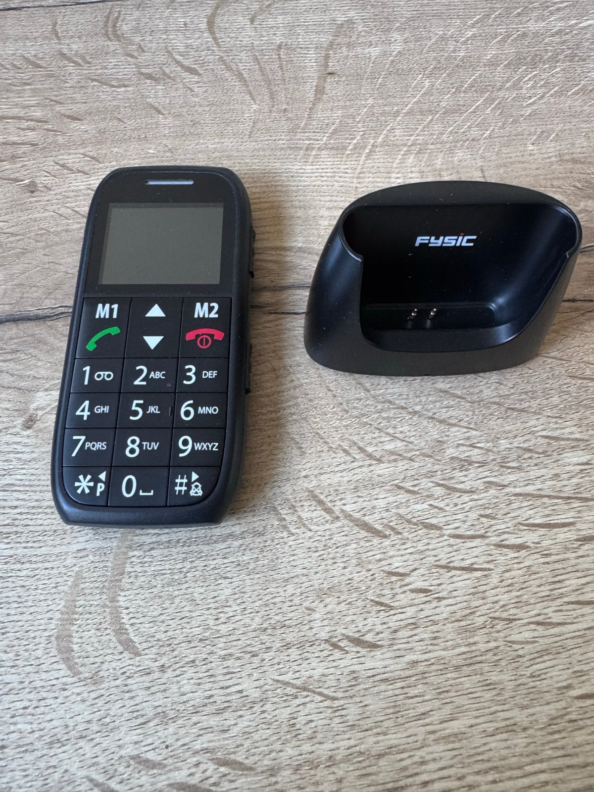Fysic FM-7500 Seniorentelefoon met SOS-knop en laadstation, Telecommunicatie, Geen camera, Ophalen of Verzenden, Zo goed als nieuw