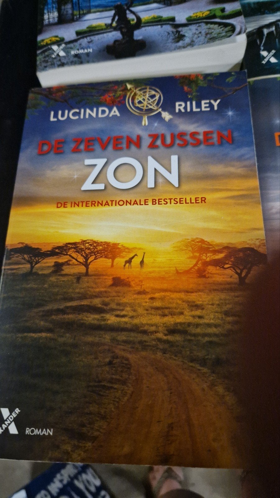 De Zeven Zussen - Zon (Lucinda Riley) - Roman, Boeken, Ophalen of Verzenden, Zo goed als nieuw, Lucinda Riley