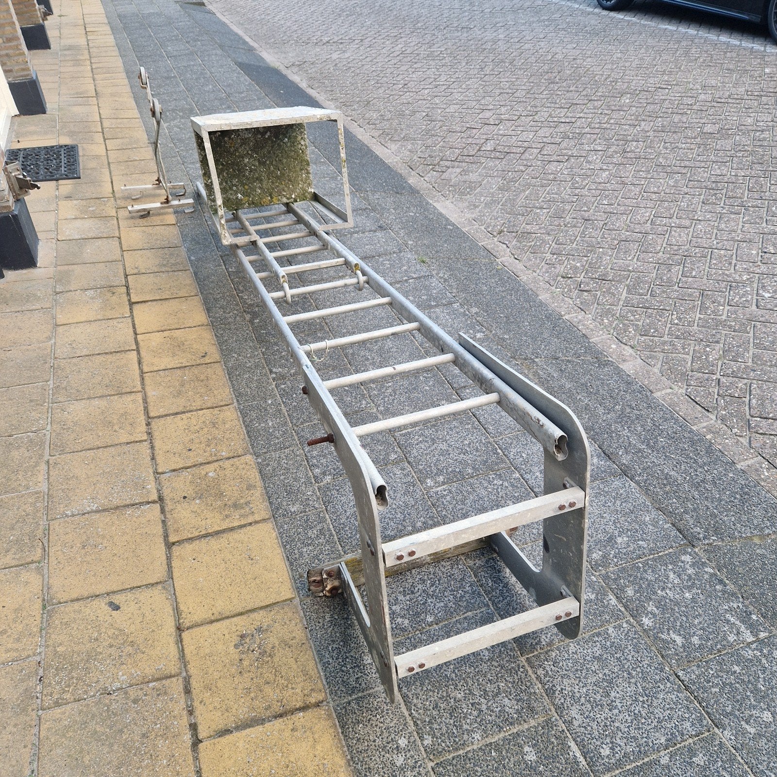 Hangladder voor dakwerkzaamheden - Alternatief voor steiger, Doe-het-zelf en Verbouw, Ophalen, Gebruikt