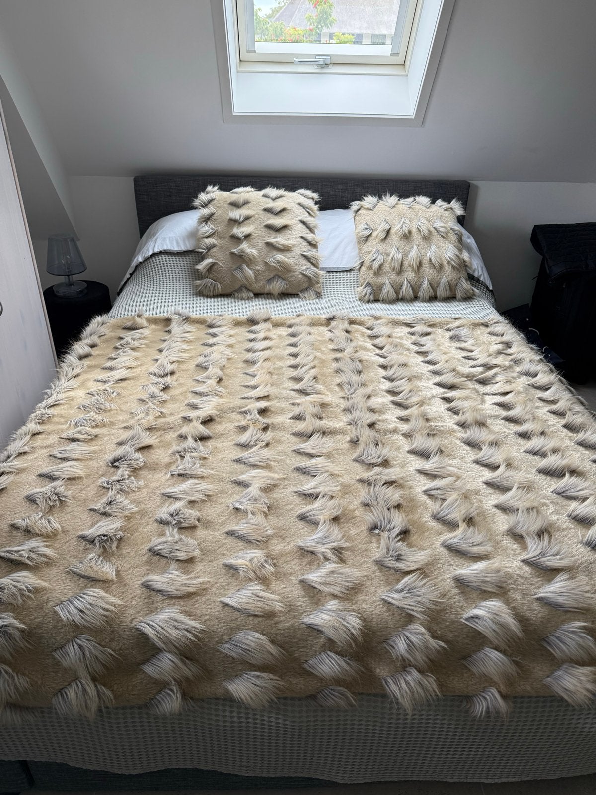 Luxe Faux Fur Deken met Kussenslopen - Zo goed als nieuw, Beige, Tweepersoons, Ophalen of Verzenden, Overige merken